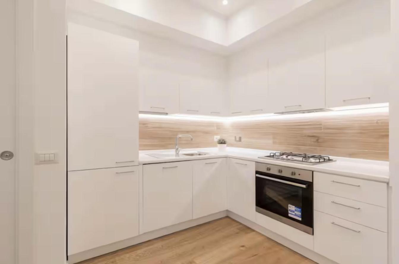 Cozy 1-bedroom Flat With Balcony, Steps To Vatican Appartamento Roma