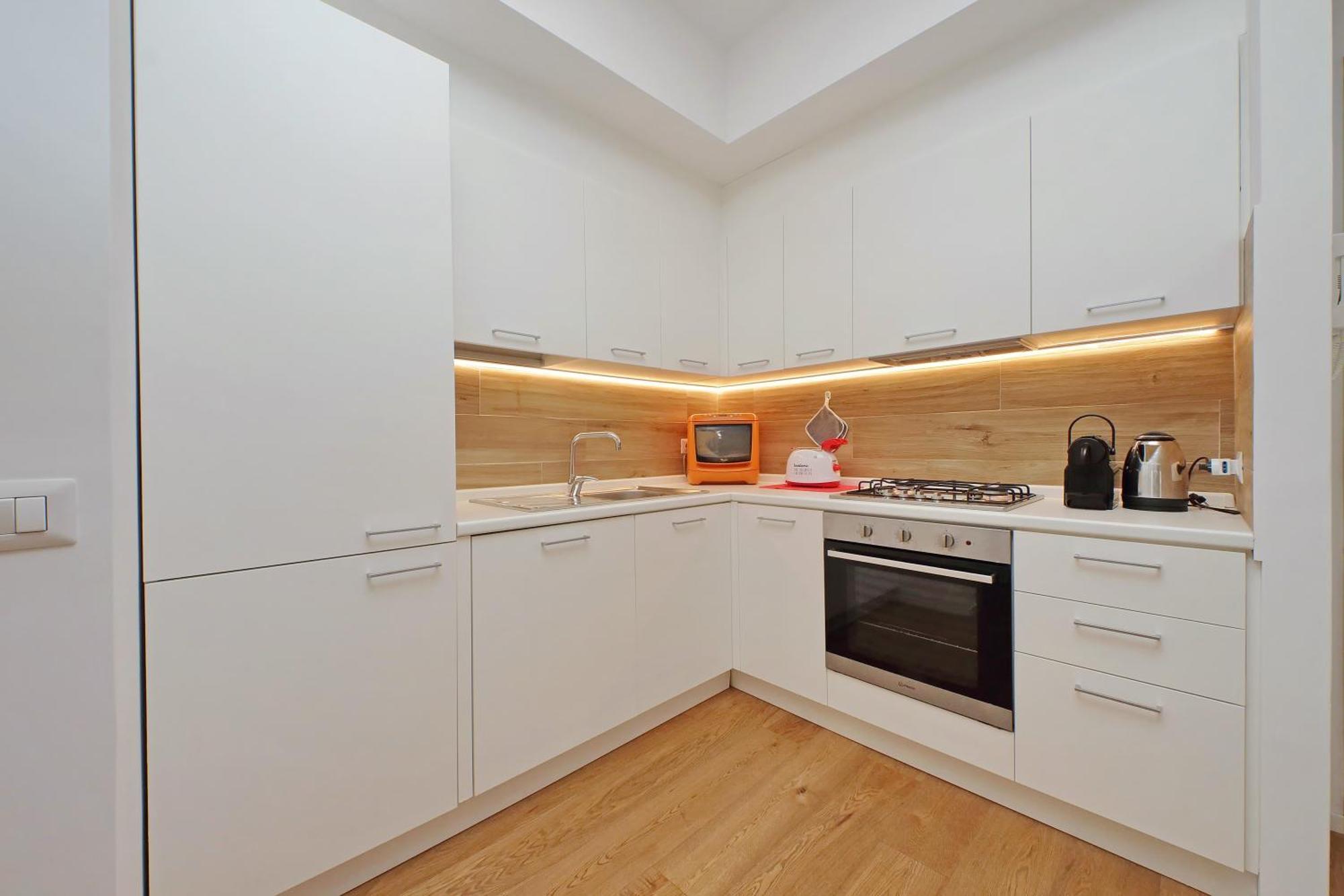 Cozy 1-bedroom Flat With Balcony, Steps To Vatican *
