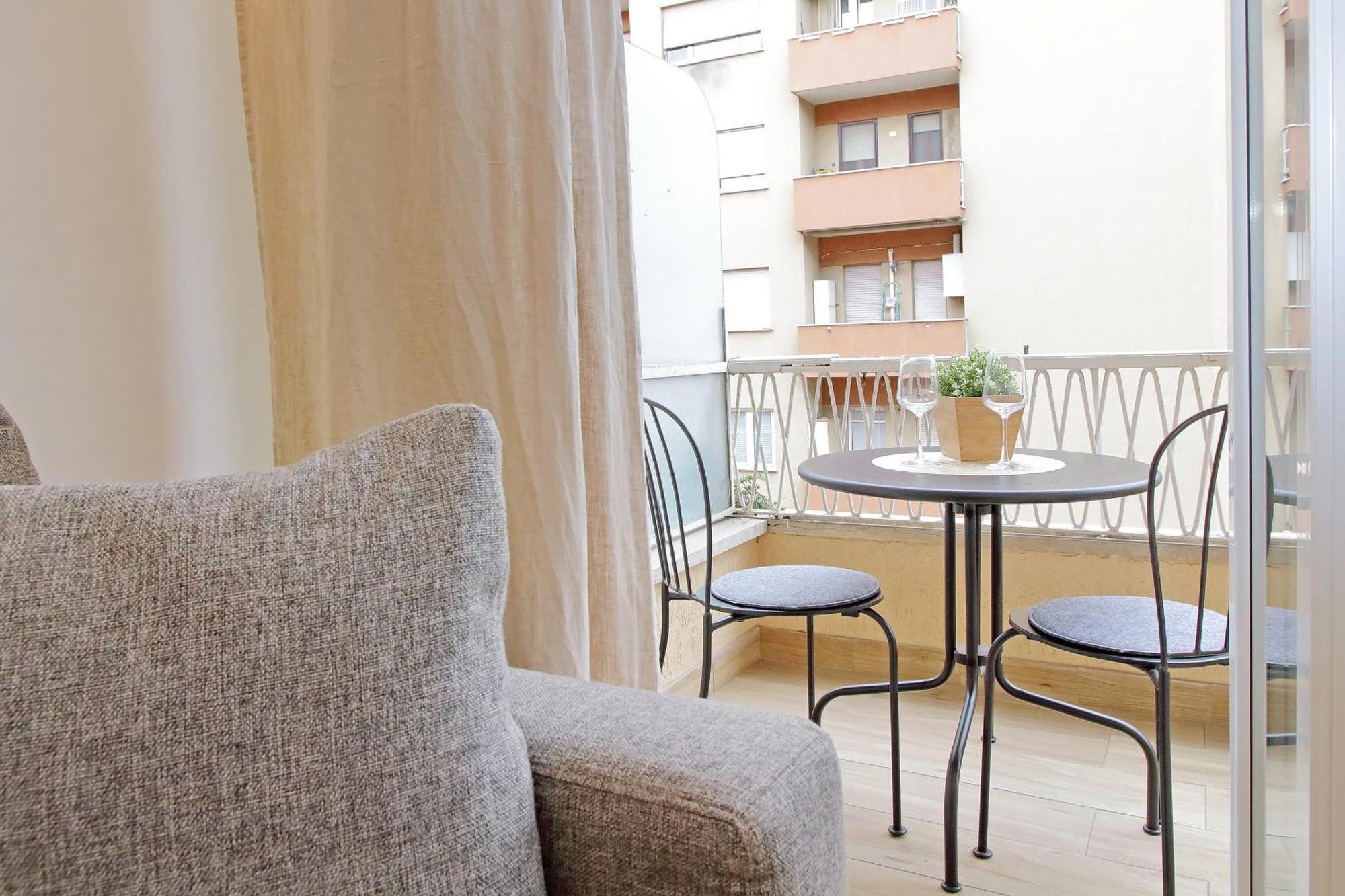 Cozy 1-bedroom Flat With Balcony, Steps To Vatican