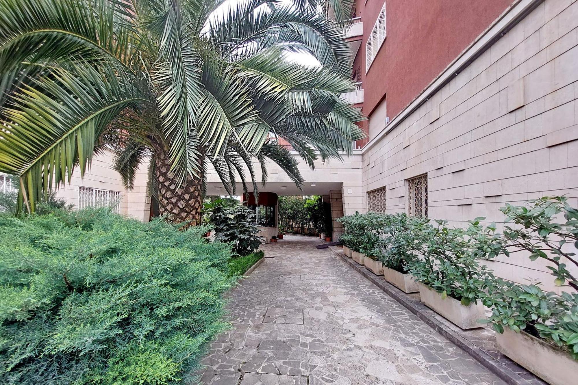 Cozy 1-bedroom Flat With Balcony, Steps To Vatican Apartamento Roma